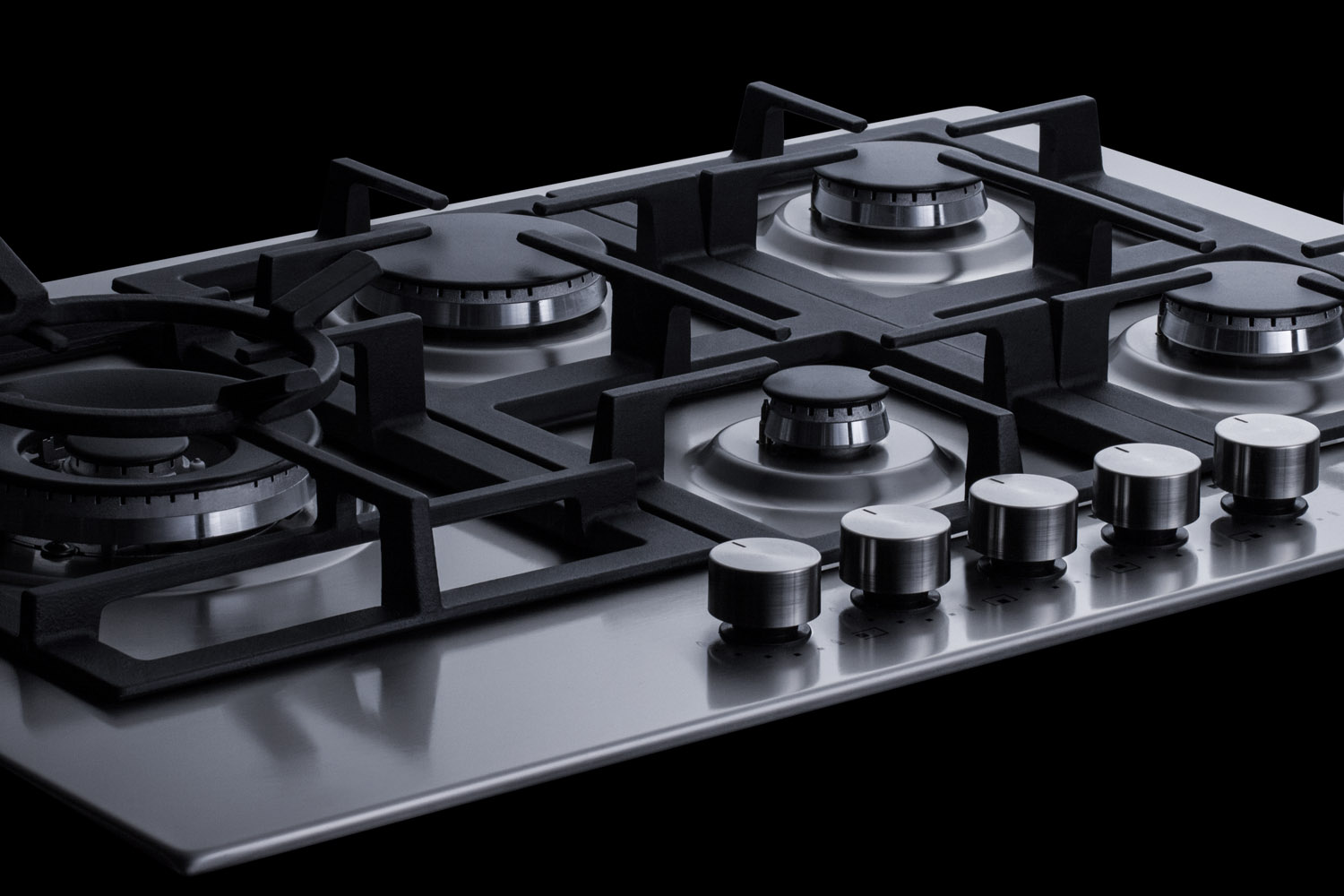 5-burner gas cooktop made in Italy with sealed burners, multiple heating outputs, a 304 grade stainless steel surface, and continuous cast iron grates